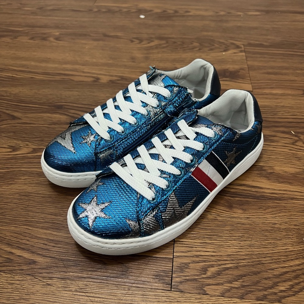 NEW Hoo Blue Metallic Star Lace Up Sneakers Size 5 Big Kids